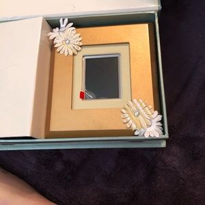 Digital frame never used